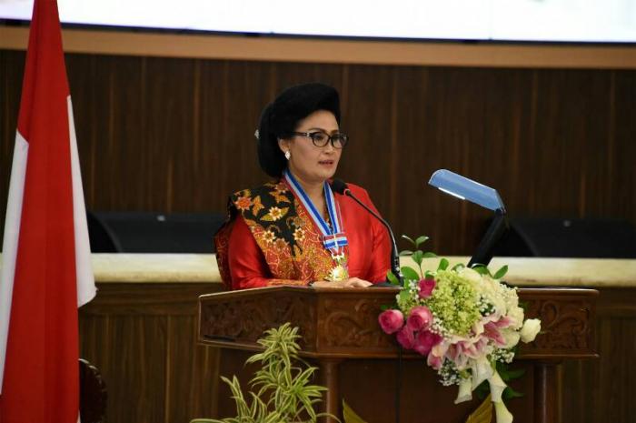 Ny. Nanny Hadi Tjahjanto