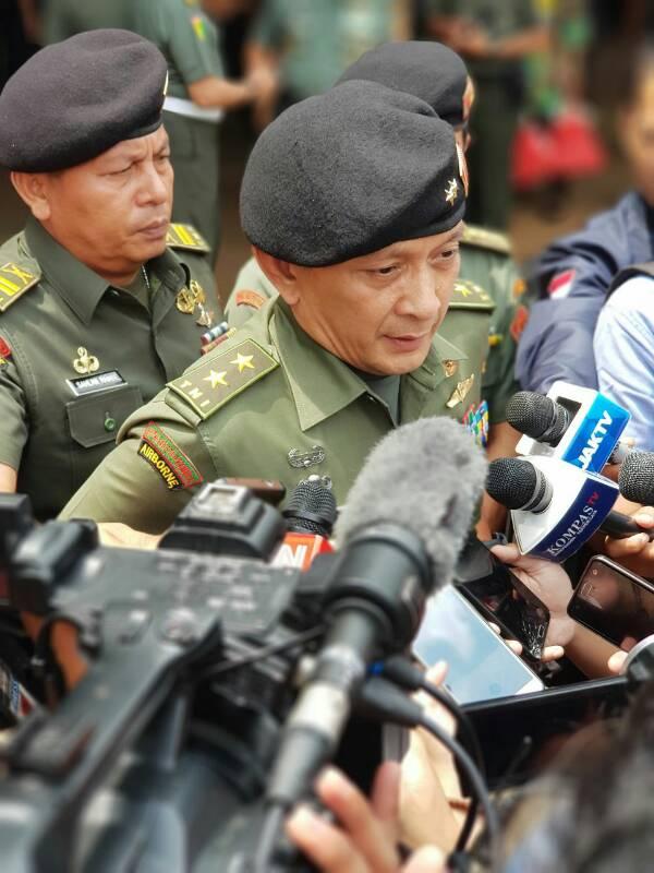 TNI Kirim Tim Kesehatan ke Kampung Pedam Distrik Okbibab