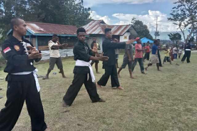 Serda Yono selaku pelatih beladiri Pencak Silat 