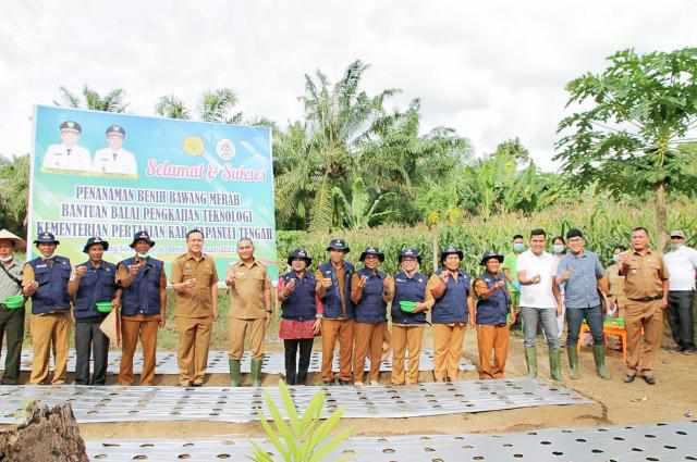 Pesta Bona Taon yang dipusatkan di Balairung Sipea-pea yang berada di Kecamatan Sorkam Barat