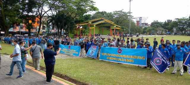 Tuntut rekannya dilepas dari tahanan, ratusan massa F.SPTI - K.SPSI demo Polres Binjai