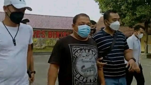 Bupati Langkat saat berada di Polres Binjai, Rabu (19/1).