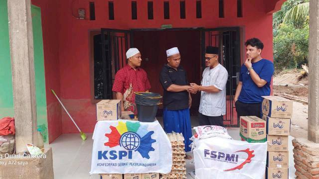 FSPMI Padang Lawas Salurkan Bantuan Sembako ke Ponpes Nizhomul Hikmah