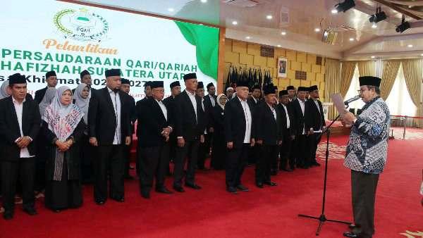 Pelantikan Dewan Pimpinan Wilayah (DPW) Ikatan Persaudaraan Qari/Qariah Dan Hafiz/Hafizah Sumatera Utara Masa Khidmat 2022-2027 di Aula Tengku Rizal Nurdin Rumah Dinas GubernurJalan Sudirman Nomor 41 Medan, Minggu (22/1).