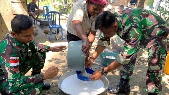 Prajurit TNI dan masyarakat membuat minyak kelapa