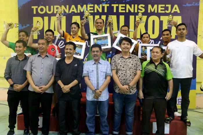 Penutupan turnamen Tenis Meja oleh Pj. Wali Kota Tebing Tinggi 