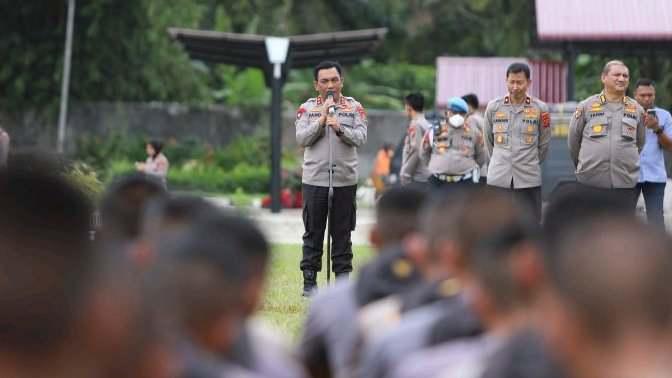 Irjen Pol Panca Putra Simanjuntak memberi motivasi pada Bintara Remaja 