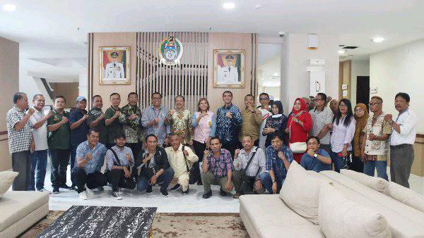 Konferensi Pers dalam rangka kesiapan Hari Pers Nasional (HPN) 2023 di Ruang Rapat Kantor Gubernur, Lantai 2, Jalan Diponegoro, Medan, Jumat (27/1).