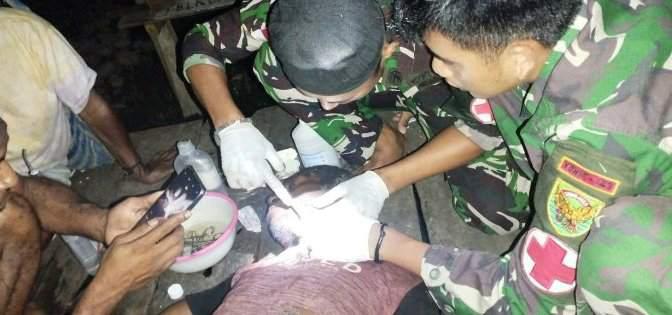 Satgas Yonif 143/TWEJ Bantu Warga Korban Amukan Babi Hutan