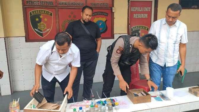 Polsek Percut Sei Tuan bersama Sabhara Polrestabes Medan memaparkan hasil penggerebekan di Jermal
