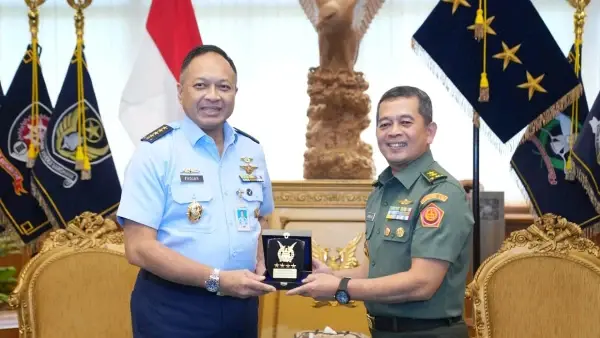 Marsekal TNI Fadjar Prasetyo, S.E., M.P.P., CSFA. dan Mayjen TNI Dr. Nugraha Gumilar, M.Sc.
