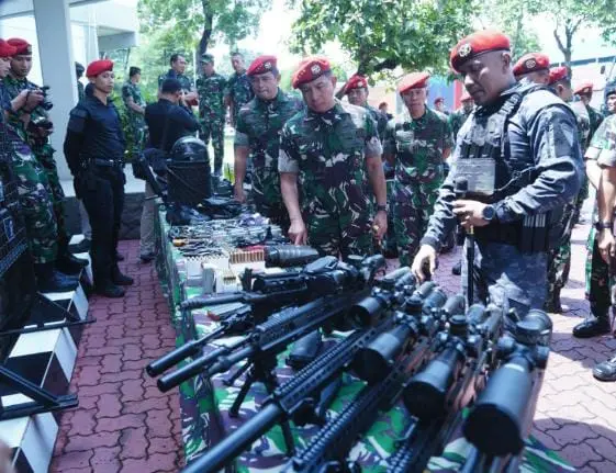 Jenderal TNI Agus Subiyanto mengecek kesiapan Pasukan Elite Kopassus