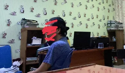 Pelaku saat diperiksa 