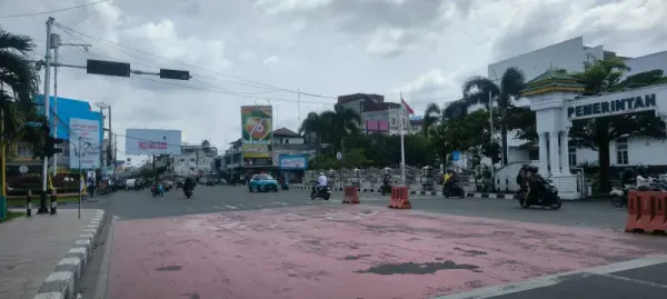 Persimpangan depan kantor Walikota Binjai 