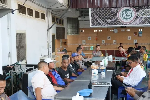 Kapolres dan para Abang Becak di Rantauprapat sarapan pagi bersama, Senin (21/1)