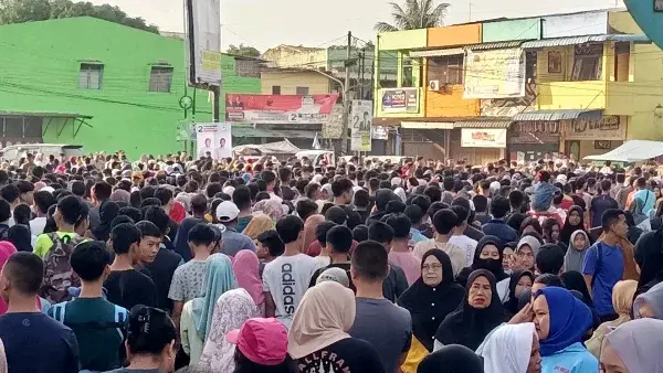 Masyarakat ikuti Jalan Santai Bersama Relawan & Milenial Prabowo Gibran Kota Binjai