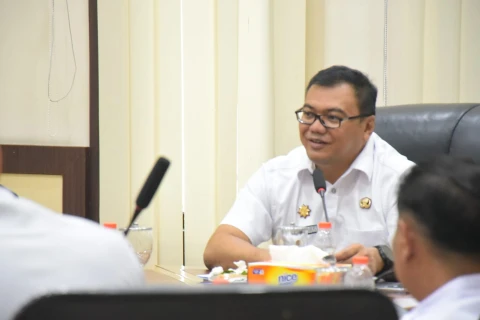 dr H Asri Ludin Tambunan bersama Wakil Bupati, Lom Lom Suwondo SS menerima audiensi Kepala Kantor Kemenhaj dan Umrah Deli Serdang di Kantor Bupati Deli Serdang, Rabu, 7 Januari 2026.