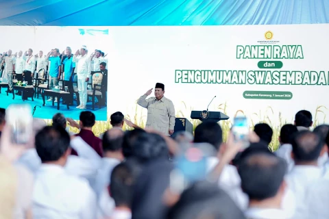 Turut Berkontribusi Swasembada Pangan Nasional, Bobby Nasution Terima Satya Lencana Wirakarya dari Presiden