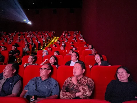 Gelak Tawa Wali Kota Wesly Silalahi dan Ny Liswati Menonton Bergenre Komedi Film Agak Laen 2: Menyala Pantiku