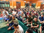 Panglima TNI Sholat Subuh Berjamaah Bersama Prajurit Satgas Pamtas RI-PNG Mobil