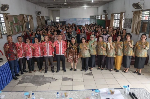 Terharu dan Bahagia, Ketua TP PKK Siantar Ny Liswati Naikkan Uang Kehormatan Guru PAUD SAB