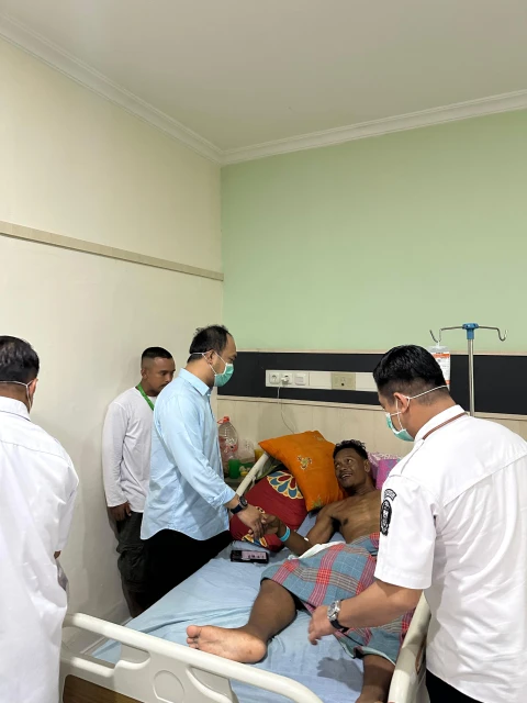 Relawan Bobby Nasution Dampingi Pasien Tumor Asal Asahan Berobat ke RS Adam Malik