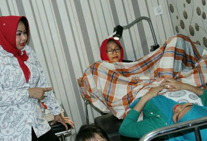 Evi Ajak Perempuan Cegah Kanker Serviks Sejak Dini