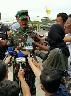 Panglima TNI Meninjau Langsung Satgas Kesehatan TNI di Asmat