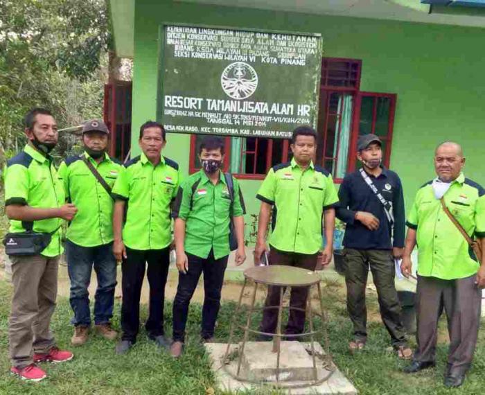 DPN LKLH dan Pengelola TWA Holiday Resort berpoto bersama Mengabadikan Kegiatan.