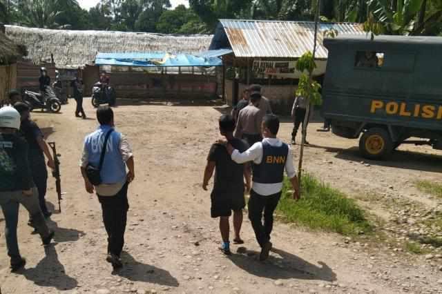 Polisi mengamankan sejumlah pemakai narkoba di Sei Bingai, Senin (21/2).