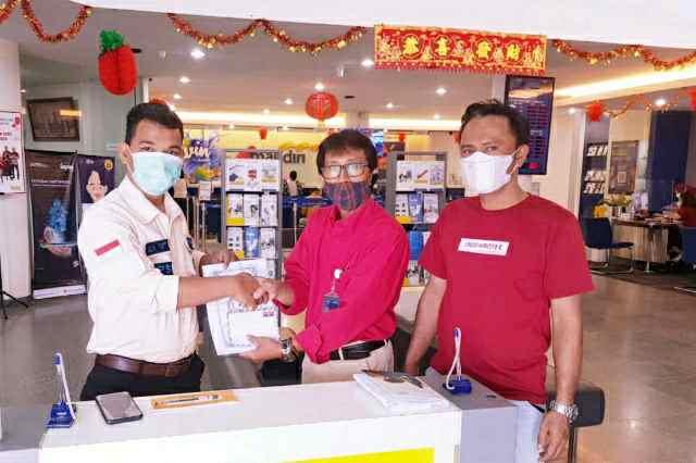 Penyerahan Bantuan diserahkan langsung oleh Setiawan Pujo Cahyono