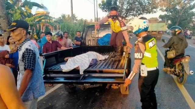 Korban saat dievakuasi petugas