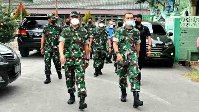 Mayjen TNI Richard Tampubolon langsung melakukan sidak (inspeksi mendadak) ke RST atau Rumkit Tingkat II Prof J.A. Latumeten Ambon.