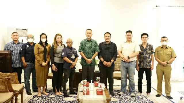 Musa Rajekshah menerima kunjungan Panitia&nbsp; Drag Race Bike di Rumah Dinas Wagub, Jalan Teuku Daud, Senin (7/2). 