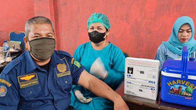 Dukung Percepatan Vaksinasi Covid-19, Pegawai Dinas P2K Medan di-Vaksin Booster