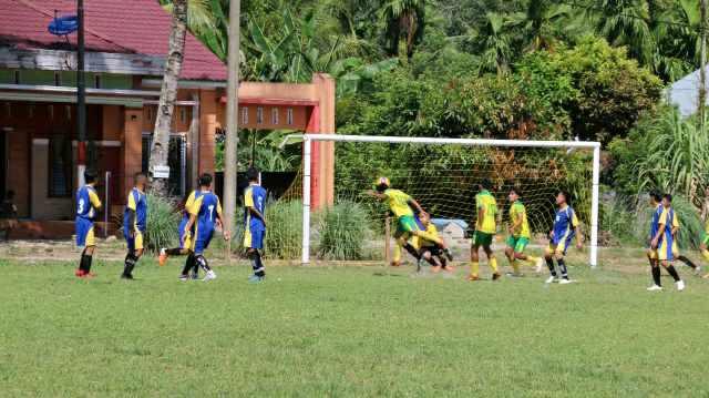 Pertandingan sepakbola Bupati Cup Tahun 2022 di Tapteng