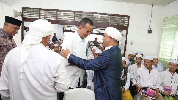 Sosialisasi Penyebarluasan Ideologi Pancasila dan Penguatan Wawasan Kebangsaan yang digelar oleh Wakil Ketua DPRD Sumut Harun Mustafa Nasution di Perpustakaan Ponpes Musthafawiyah Purba Baru, Jumat (24/2).