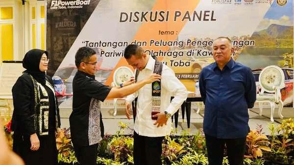 Musa Rajekshah menghadiri diskusi panel di Hotel Adimulia, Jalan Diponegoro, Kota Medan, Senin (13/2).