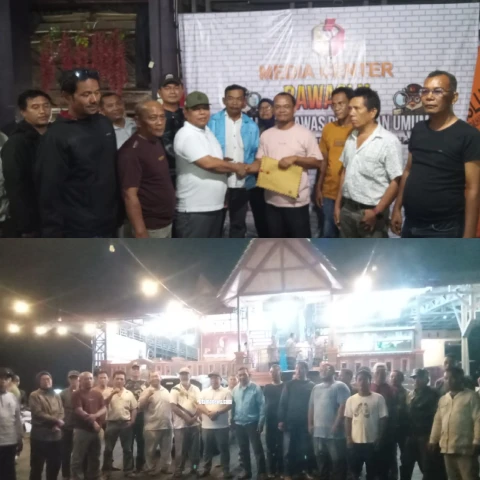 Ketua Partai PKB, Gerindra, PPP, Buruh, Golkar, PAN, Garuda dan PDI-Perjuangan foto bareng usai memberikan laporan ke Bawaslu Kabupaten Tapanuli Tengah.
