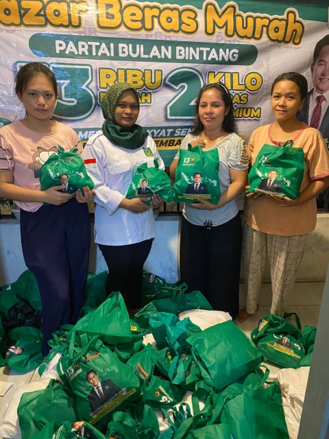 Pelaksanaan bazar Beras Murah Partai Bulan Bintang