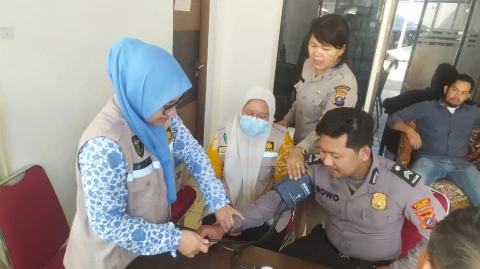 Gelar Patroli kesehatan, Sidokkes Polres Labuhanbatu Cek Kesehatan Personel di PPK Bilah Barat