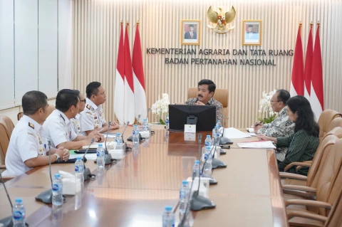 Marsekal TNI (Purn) Dr. (H.C.) Hadi Tjahjanto menerima kunjungan Laksdya TNI Dr. Irvansyah