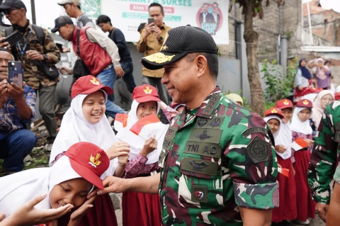 Jenderal TNI Agus Subiyanto melaksanakan peninjauan langsung program pemberian Makan Bergizi Gratis