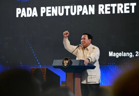 Presiden RI ke-8 Prabowo Subianto saat memberikan arahan kepada seluruh kepala daerah di hari terakhir retreat di Akmil Magelang.