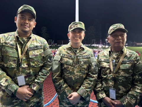Mantan Penjabat (Pj) Gubernur Sumut Agus Fatoni, Gubernur Sumut Muhammad Bobby Afif Nasution dan Wakil Gubernur Sumut Surya bertemu dan hadir bersama pada kegiatan parade senja, serta makan malam bersama di Akmil Magelang, Kamis (27/2/2025).