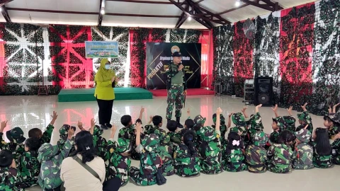 Dandim 1710/Mimika Sambut dan Motivasi Siswa Siswi TK Kartika VI-31
