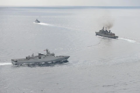 Latihan Manuver di Laut Mediterania