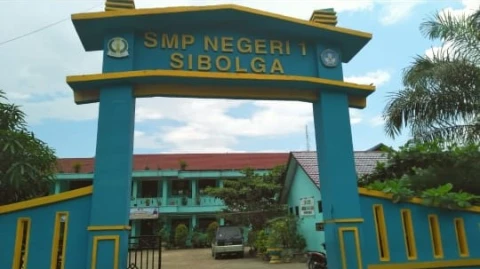 Pintu Gerbang SMP Negeri 1 Sibolga.