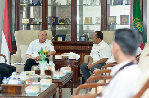 Sulaiman Harahap menerima audiensi pengurus Komisi Penyiaran Indonesia Daerah (KPID) Provinsi Sumut di Ruang Kerja Lantai 9 Kantor Gubernur Sumut Jalan Diponegoro Kota Medan, Rabu (4/2/2026).