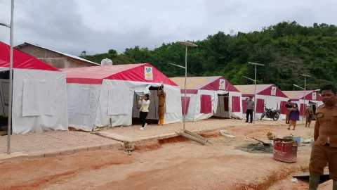 Tenda Pengungsian di Kelurahan Hutanabolon, Kecamatan Tukka.